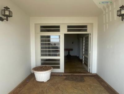 Casa para Venda, em Pirassununga, bairro Centro, 4 dormitrios, 3 banheiros, 1 sute, 2 vagas